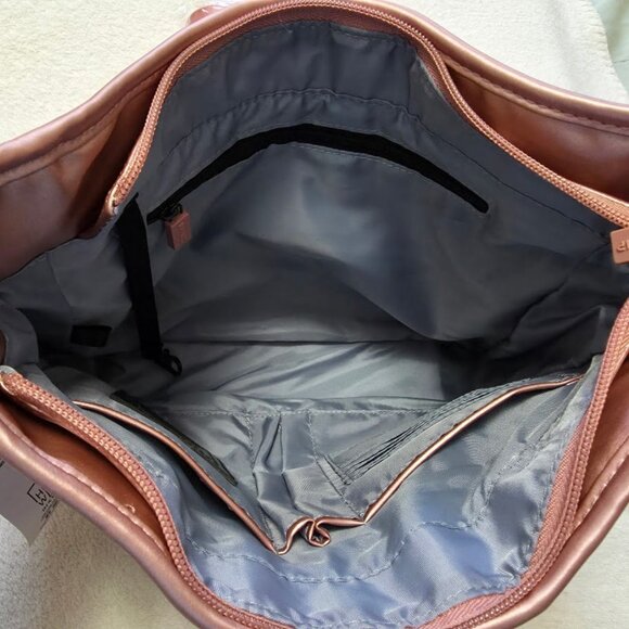 IHKWIP More Love Heart Quilted Messenger Crossbody NWT - Picture 3 of 6